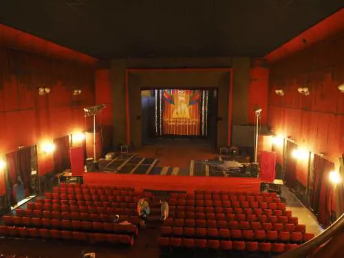 Cinema e piscine: ecco chi resta al palo