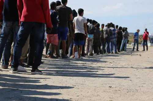 "Migranti positivi sono in giro". E scoppia il terrore per strada