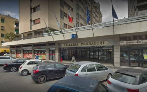 Ubriaco aggredisce gli agenti, poi il 28enne devasta questura