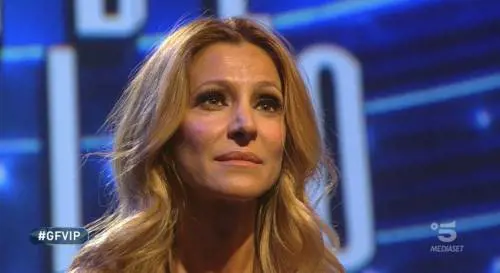Gf Vip, Adriana Volpe ​potrà contattare la famiglia: "Motivi personali"