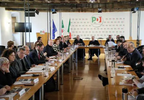 Il Pd commissaria subito gli alleati grillini: vertice al Nazareno con le parti sociali
