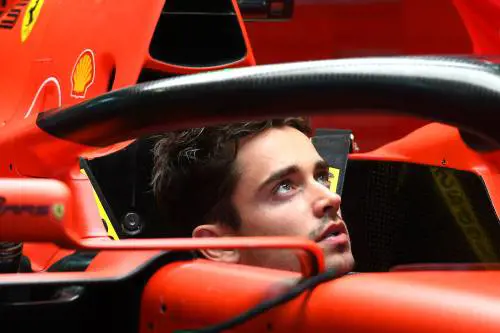 Da Principe a kamikaze. Leclerc toglie di scena due Ferrari troppo brutte