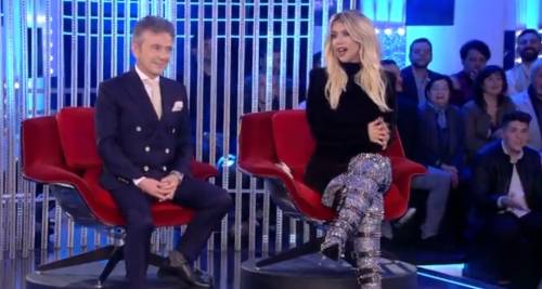 Il look di Wanda Nara al Gf Vip fa discutere: "Quasi 10mila euro per un paio di scarpe?"