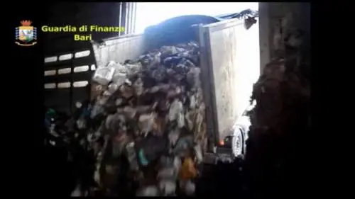 Foggia, smaltimento illecito di rifiuti: arresti e sequestri