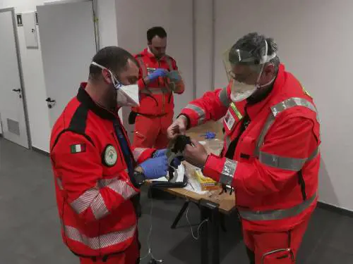 Il sindaco rivela il nome di un contagiato e l’Asl lo denuncia