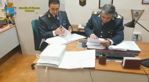 I soldi del partito finivano nelle sue tasche: scatta sequestro e denuncia