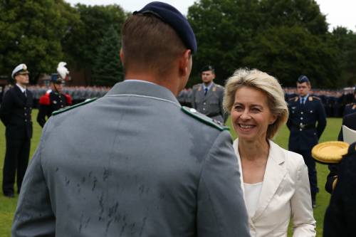 Ecco i flop della Commissaria: la vera vita della Von der Leyen