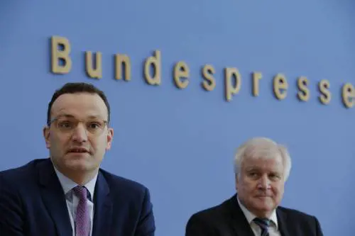 Scandalo-mascherine, travolta la Cdu. Il ministro Spahn le compra dal marito