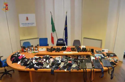 Ruba un paio di scarpe, in casa del ladro la polizia scopre un bazar