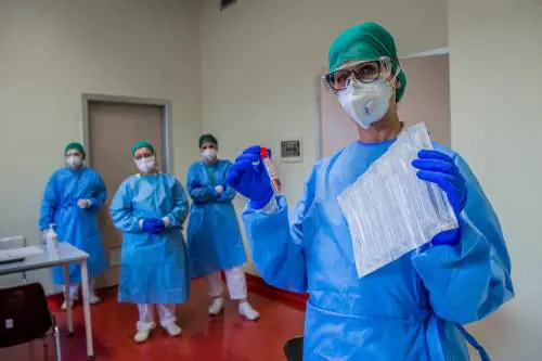 L'allarme dei medici di Codogno: "Abbandonati con mascherine vecchie"