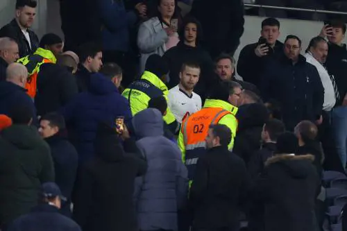 Dier perde la testa e picchia un tifoso del Tottenham. Mourinho: "Lo capisco"
