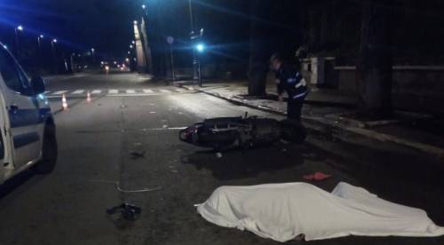 Scontro tra scooter e autovettura: muore un uomo di 63 anni