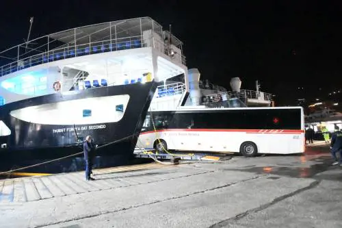 Il turista trovato positivo al Coronavirus viene trasferito da Ischia all'ospedale di Napoli 