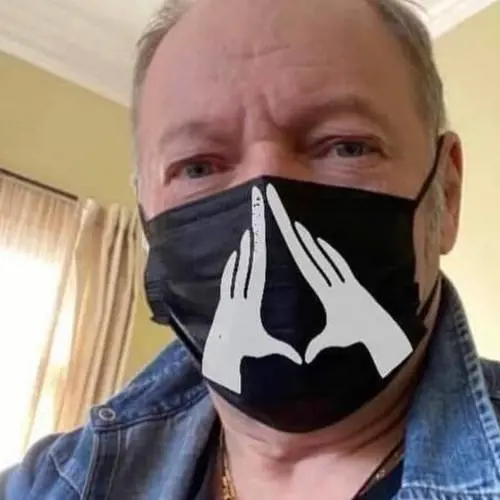 Coronavirus, Vasco Rossi difende l'Italia: "Pochi casi in America? I tamponi costano 3.200 dollari"