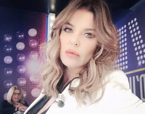 Alba Parietti: "Ho paura del coronavirus perché ho un problema polmonare" 