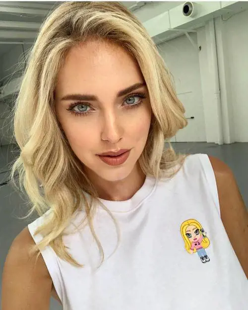 Chiara Ferragni lancia la sfida a Kylie Jenner sui piedi