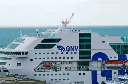 Nave bloccata a Phuket. A Napoli c'è quarantena per la "Goulette" in porto