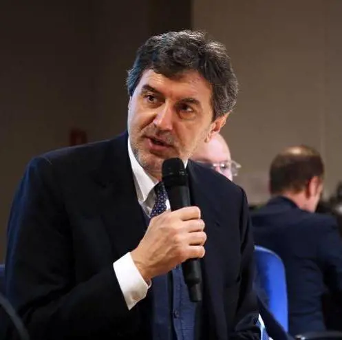 Abruzzo, il presidente  lancia l'allarme: "Da noi mancano le cure che ci sono al Nord"