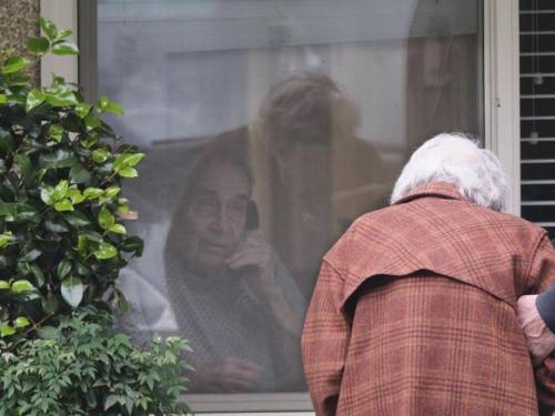 Anziani isolati, il rischio di depressione
