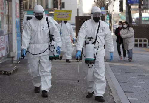 Ecco come gli Stati del mondo combattono la guerra al virus