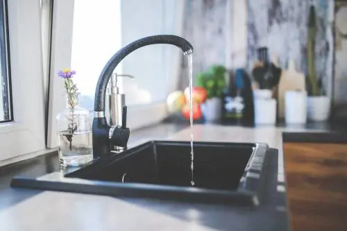Una perdita d'acqua costa cara alla pensionata: bolletta record da 22mila euro