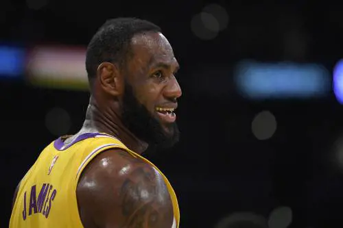 LeBron James corregge il tiro: "Porte chiuse? Non mi piacciono ma mi adeguerò"