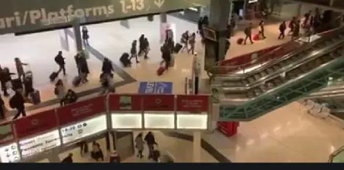 "Chiudono tutta la Lombardia". Assalto alla stazione di Milano