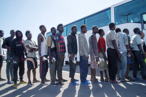 La Rai "predica" i porti aperti: un altro film pro immigrazione