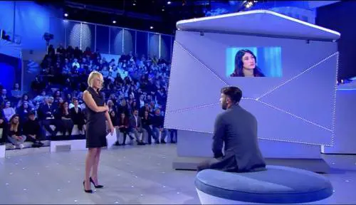 "Ma scusa, voi siete stati a letto...". Cala il gelo a "C'è Posta per te"