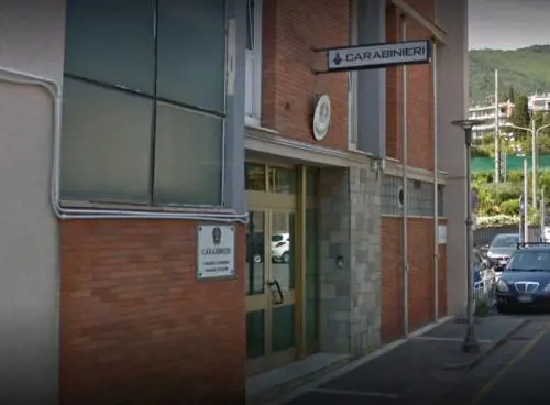 Alassio, rissa sul bus, poi l'attacco ai militari