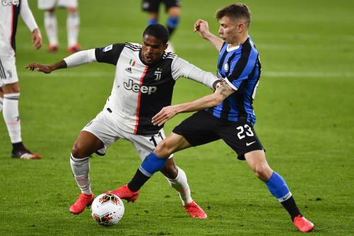 Juventus, Douglas Costa attacca l'Inter: "A luci spente"
