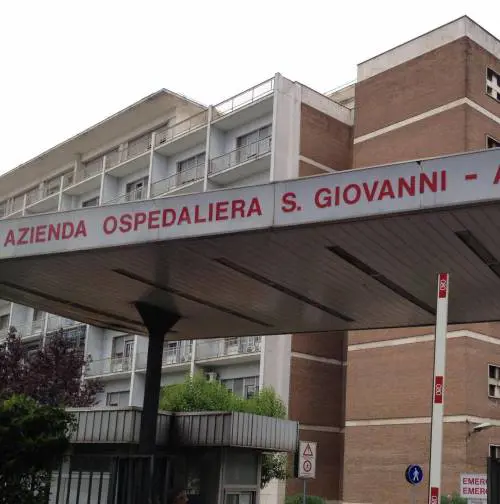 Coronavirus, tre uomini fuggono dall'ospedale prima dell'esito dei test