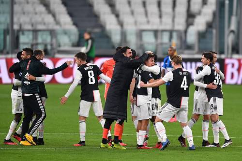 Juventus, baci e abbracci tra i calciatori: e le precauzioni anti-coronavirus?