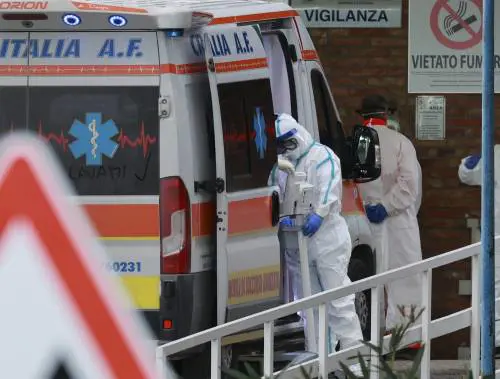 Chi rischia davvero con il coronavirus: ecco tutte le patologie "fatali"
