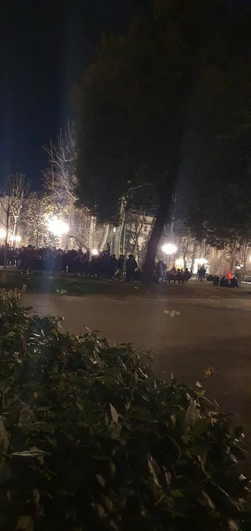 Rave party illegale in piazza 