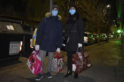 Coronavirus, la profezia in un libro: "Entro il 2020 gireremo con mascherine e guanti"