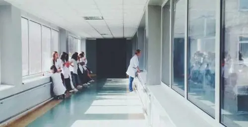 Il virus della superficialità