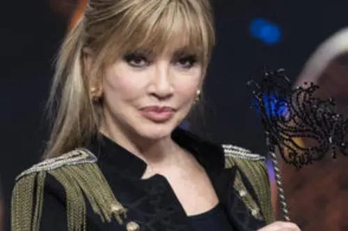 Ballando con le stelle previene il coronavirus: "I ballerini non potranno toccarsi"