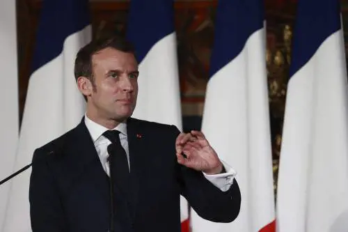 Macron si schiera con l'Italia: "Fondo comune o l'Ue fallisce"