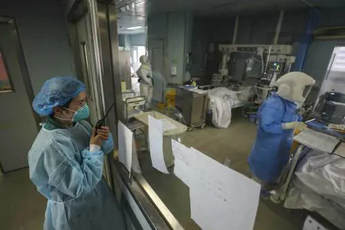 Medico guarito dal virus: "Perdi gusto e olfatto, che paura..."