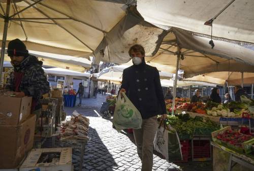 Coronavirus, Roma si blinda: locali chiusi alle 18 e stop ai mercati