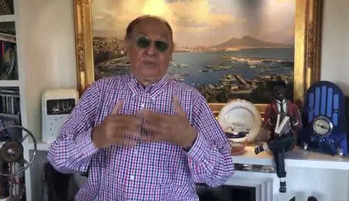 Coronavirus, Renzo Arbore si appella agli anziani: "C'è la bandiera gialla, state in casa"