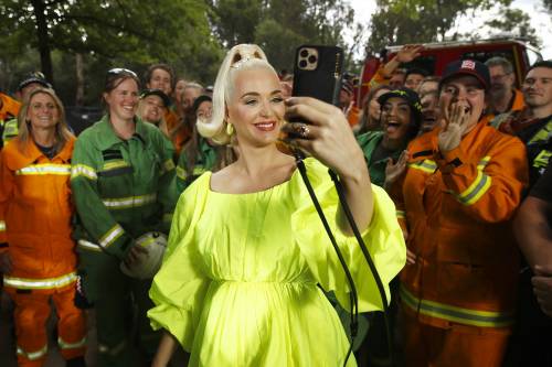 Katy Perry in Australia per ricordare gli incendi del mese di gennaio 