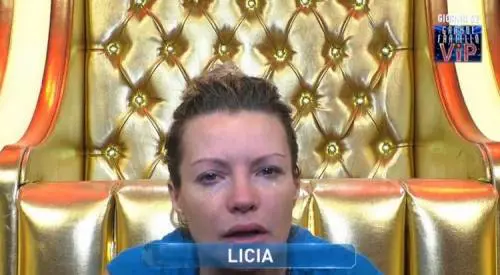 "Piangi? Sei solo un serpente...". Cala il gelo al Gf tra Licia e la Elia