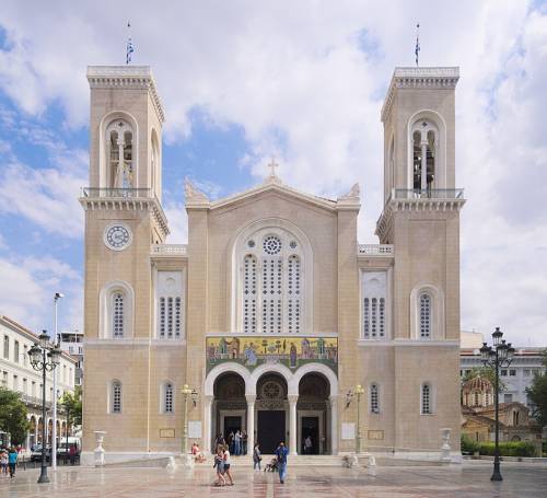 La Grecia vieta gli eventi pubblici, ma è scontro con la Chiesa ortodossa 