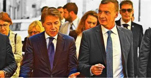 Quelle dirette notturne che creano confusione ma regalano più "like"