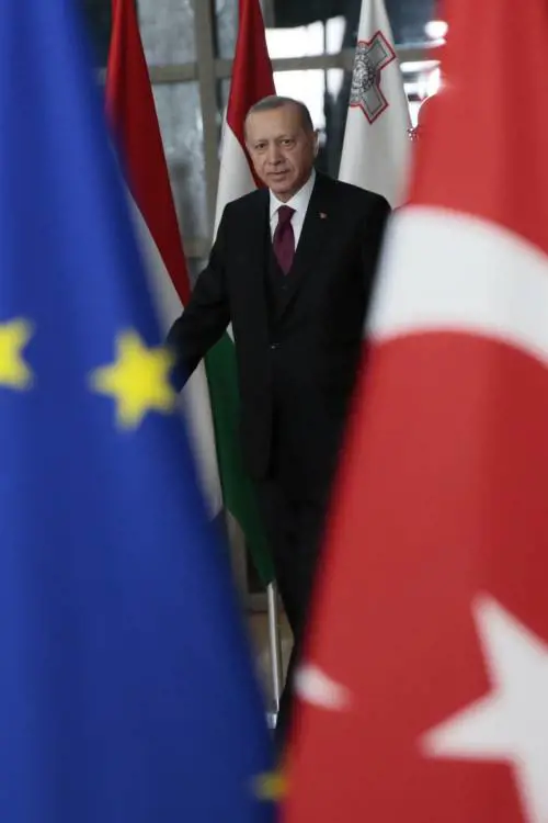 Erdogan torna a minacciare l'Europa sui migranti 