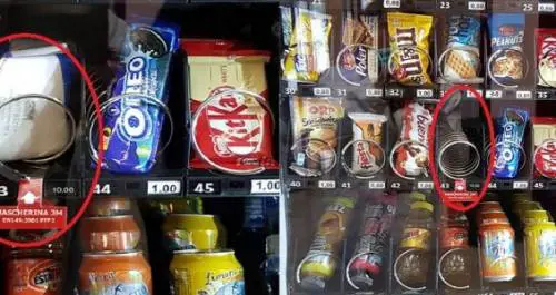 Nei distributori dell'ospedale spuntano anche le mascherine