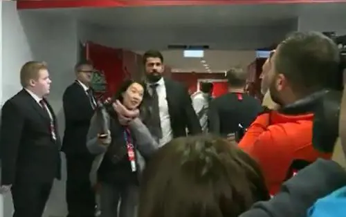 Diego Costa, gaffe sul Coronavirus: finge di starnutire addosso ai giornalisti