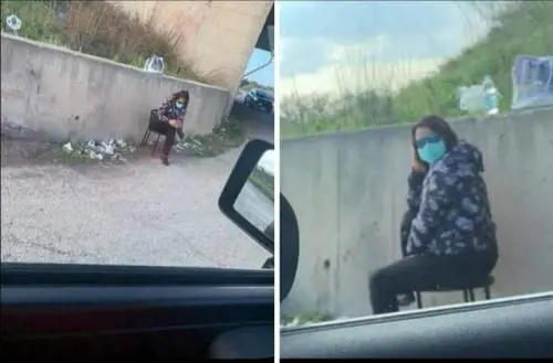 Le prostitute in strada (ma con le mascherine)